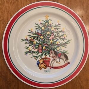Hallmark 1989 "Nostalgic Christmas" Collectible Plate